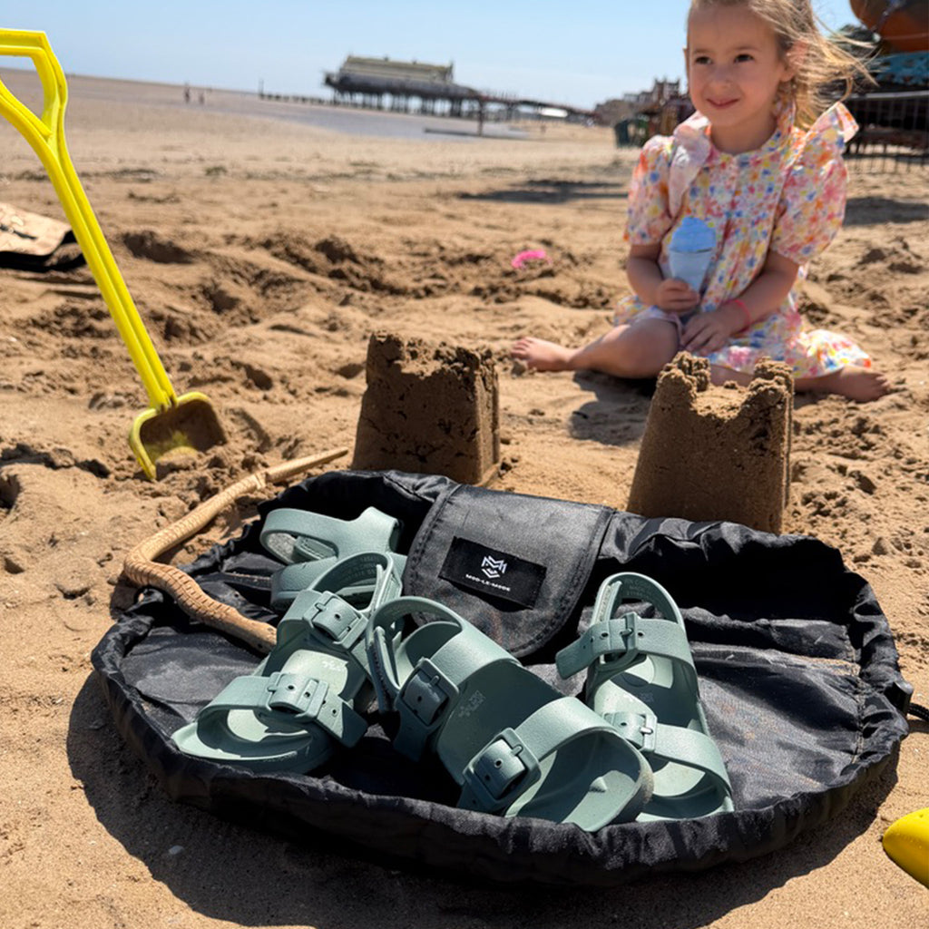 MOD-LE-MODE URCHIN lay-flat drawstring pouch used as a shoe bag on the beach